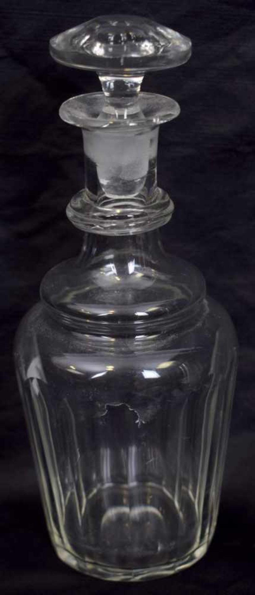 Biedermeier-Rumkaraffefarbl. Glas, facettiert geschliffen, H 21 cm, 1. Hälfte 19. Jh.