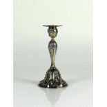 Kerzenleuchter (20.Jh.) Silber 800; glockenförmiger Stand; umlaufender, plastischer Floraldekor;