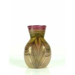 Eisch-Vase (2.H.20.Jh.) gebauchter Korpus mit eingezogenem Hals; Blütendekor; Bodenunterseite sign.;