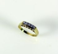 Damenring 14ct GG; besetzt mit 5 kl. Brillanten von zus. ca. 0,20ct; Ringgr. 55; 3,25g