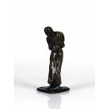 Leys, Achille (1873 Brügge - 1953 Gent) "Frau mit Rucksack" in gehender Haltung; Bronze, dunkelbraun