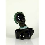 Afrikanerin "Büste"; Keramik, farbig gefasst; wohl Ungarn (Anfang des 20. Jh.) H: 24 cm