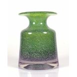 Vase (2.H.20.Jh.) farbloses Glas mit grünem Unterfang und weiß gesprenkelten Einschlüssen;