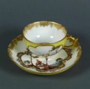 Tasse (Meissen, um 1740) mit dazugehöriger UT; Wandung sowie Unterseite der UT mit hellgelbem