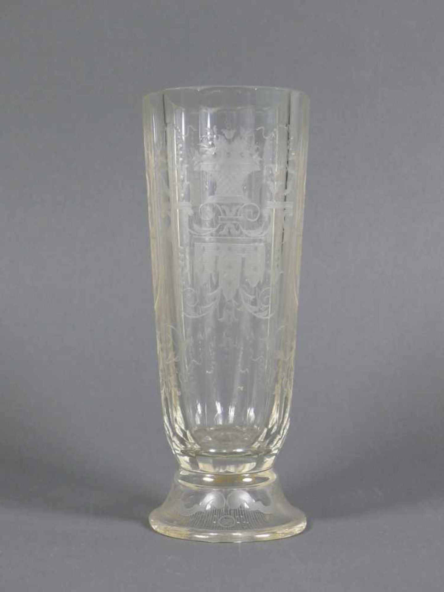 Becherglas (Lobmeyr, Wien, 2.H.19.Jh.) farbloses Glas; auf ovalem Hohlsockel; geschliffener, ovoider - Bild 2 aus 5