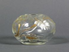 Gallé-Vase (Ende 19.Jh.) farbloses Glas; gequetschte Kugelform; Wandung mit geschnittenem