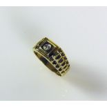 Herrenring 14ct GG; mittig mit eingelassenem Brillant von 0,11ct; 6g; Ringgr. 64