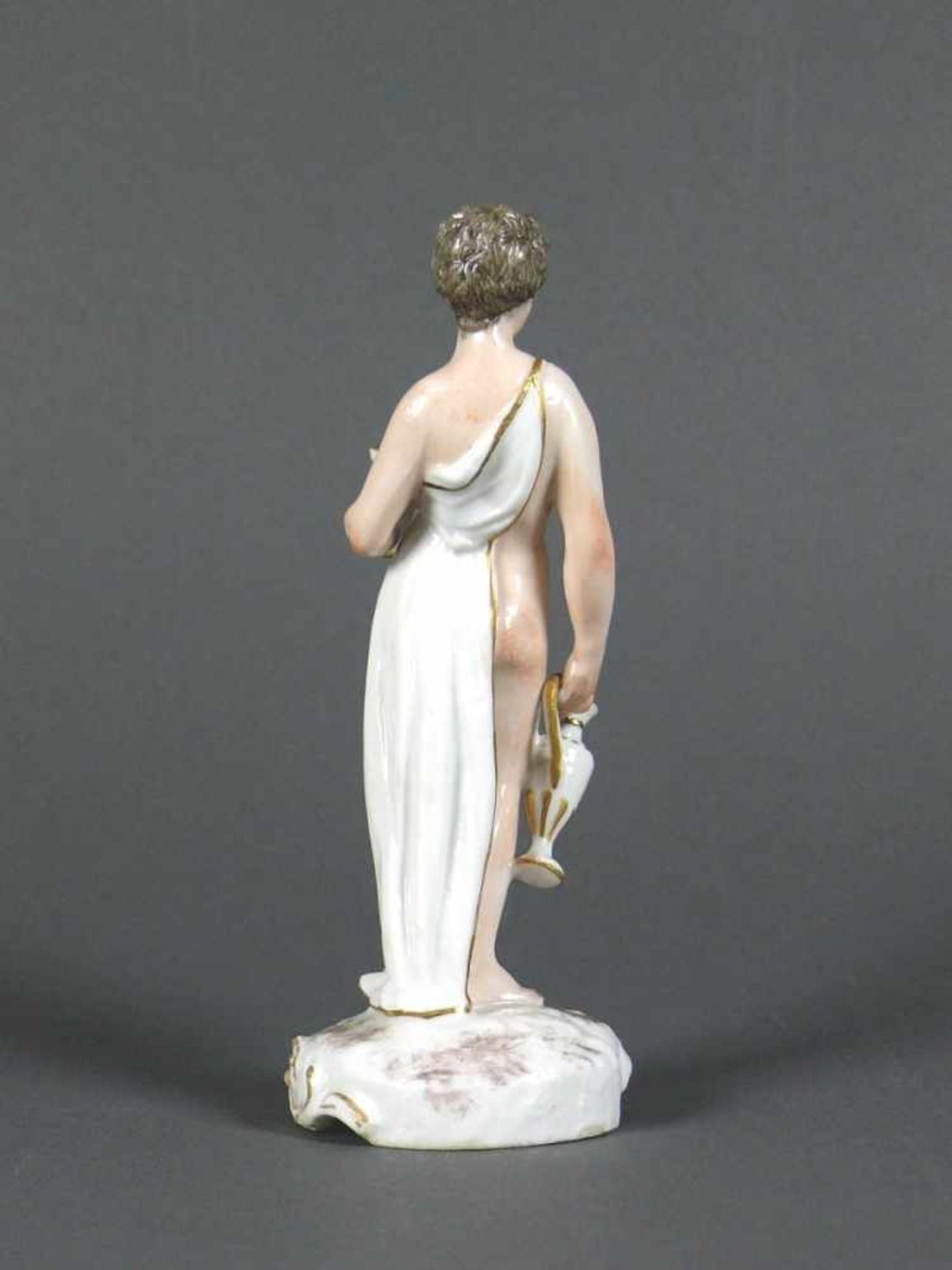 Stehende Frau der Antike (Frankenthal, um 1770) mit Kelch und Krug in den Händen; griechisch/ - Bild 4 aus 6