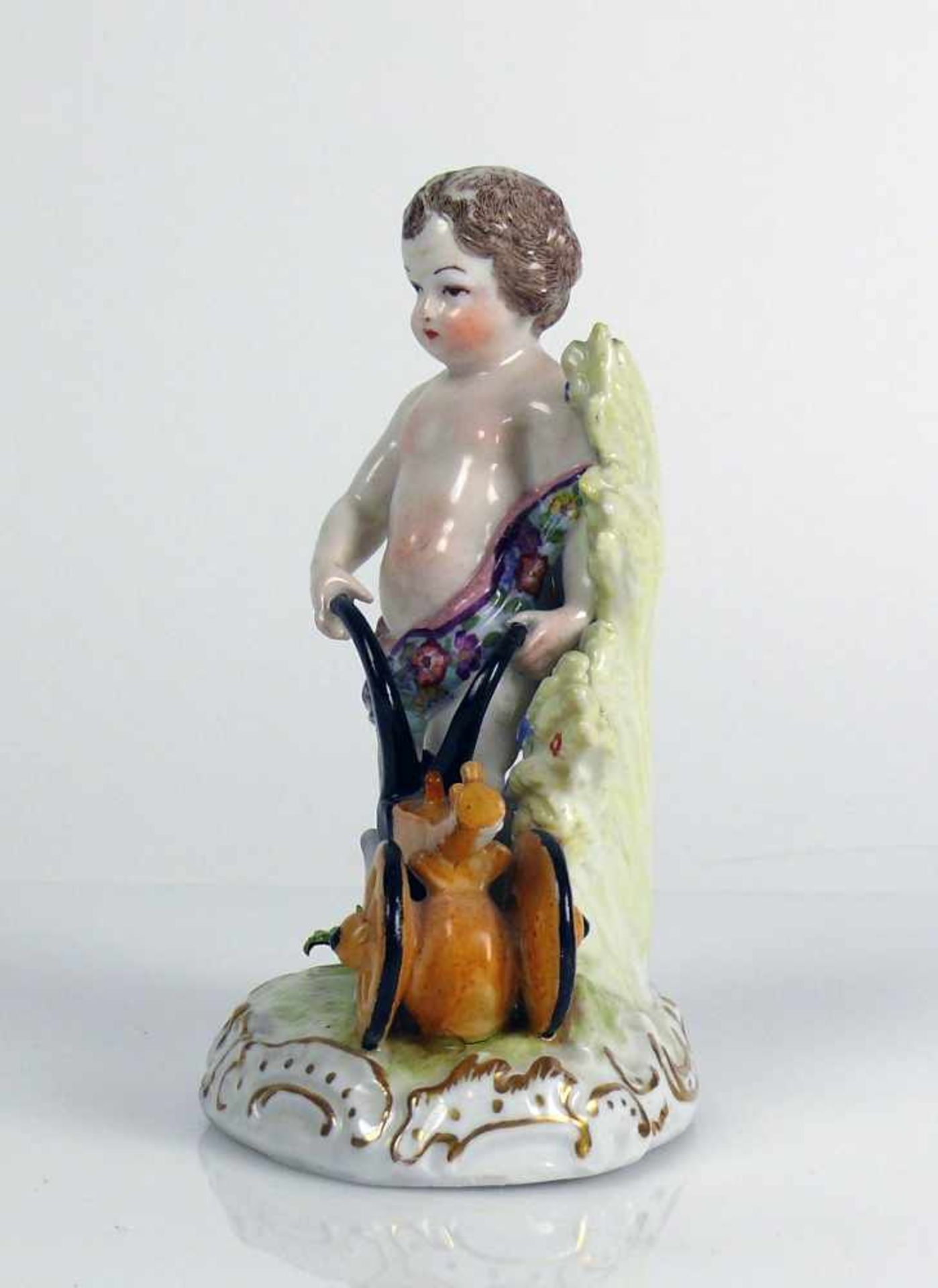Porzellanfigur (1.H.20.Jh.) "Putto" mit Pflug; Porzellan farbig staffiert und unter Glasur bemalt; - Bild 2 aus 6