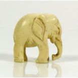 Elefant (Anfg. 20.Jh.) Elfenbein; H: 4,5 cm