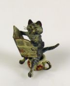 Wiener Bronze (Wien, 19./20.Jh.) "Katze auf Topf Zeitung lesend"; farbig bemalte Bronze; H: 4 cm
