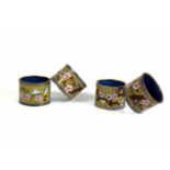 4 Cloisonné-Serviettenringe jeweils farbiger Blütendekor; D: je ca. 4 cm; B: je 3,3 cm