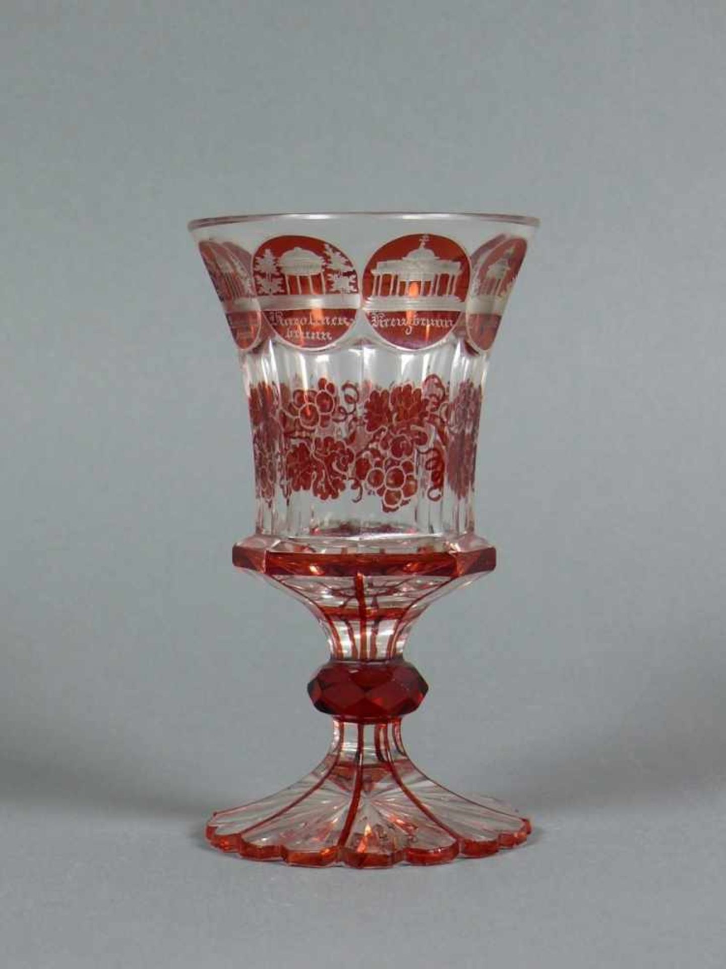 Bade-Fußglas (19.Jh.) farbloses Glas; auf rundem Stand gewulsteter Schaft; oktogonal geschliffener
