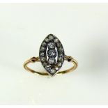 Art Deco-Damenring 14ct GG; besetzt mit Diamanten und farblosen Steinen (1 Fehlstelle); Ringgr. 57,