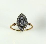 Art Deco-Damenring 14ct GG; besetzt mit Diamanten und farblosen Steinen (1 Fehlstelle); Ringgr. 57,