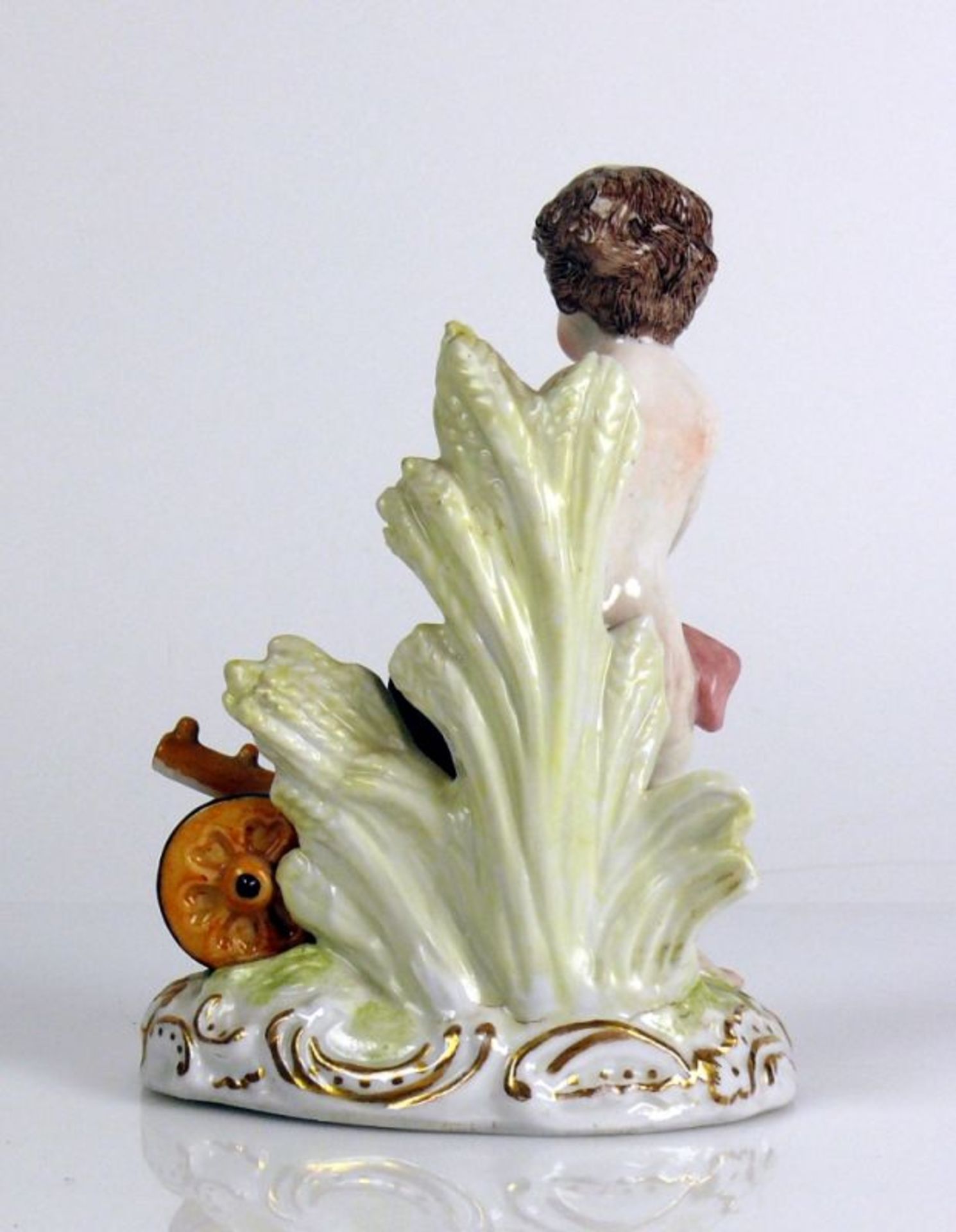 Porzellanfigur (1.H.20.Jh.) "Putto" mit Pflug; Porzellan farbig staffiert und unter Glasur bemalt; - Bild 4 aus 6