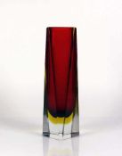MURANO-Vase (Venedig, Mitte 20.Jh.) geschliffener Korpus; farbloses Glas mit gelb/rotem Unterfang;