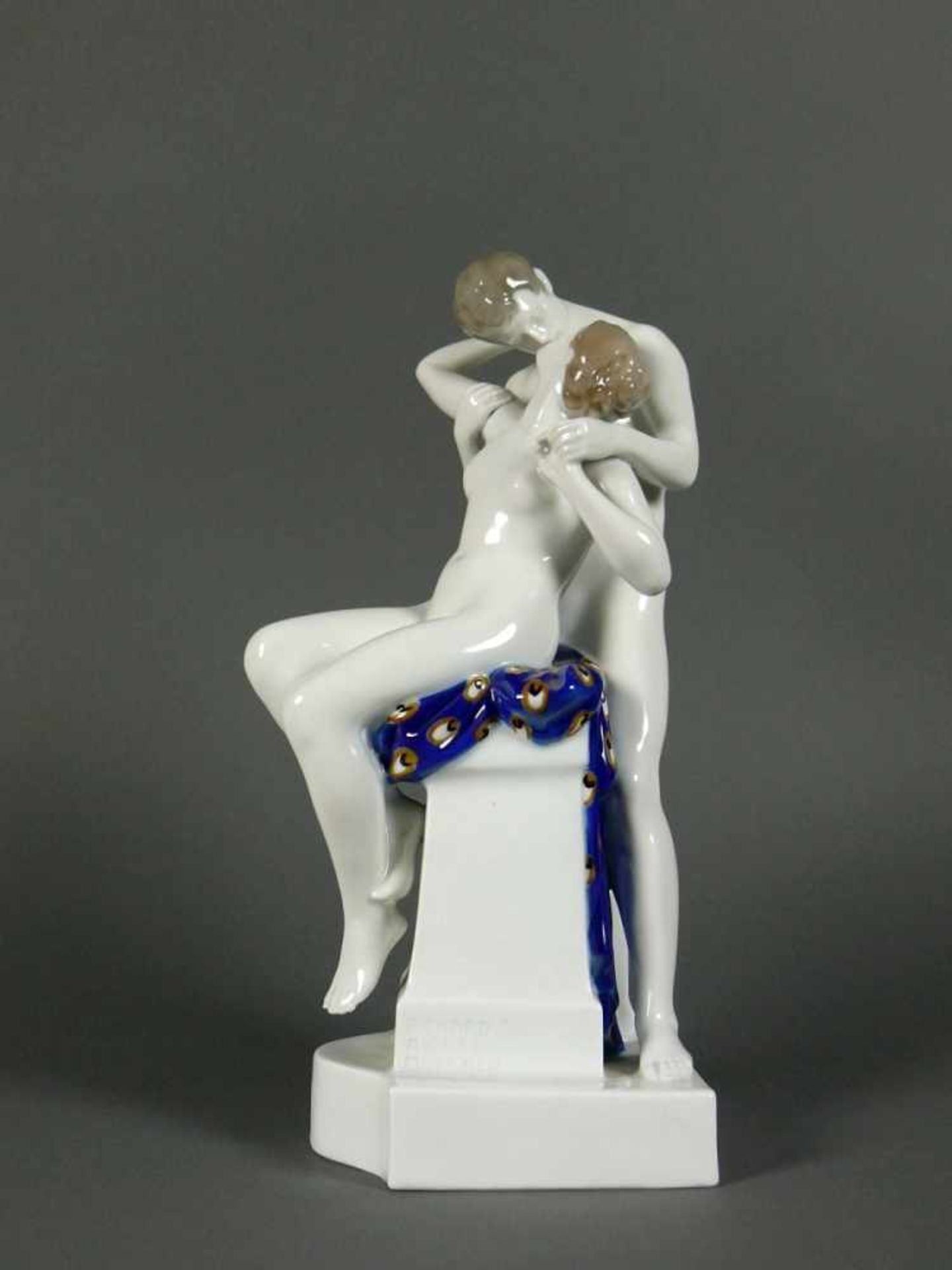 Liebesfrühling (Rosenthal) "Der Kuss"; Erstausformung 1913; Entwurf: Richard Aigner; H: 27 cm; am