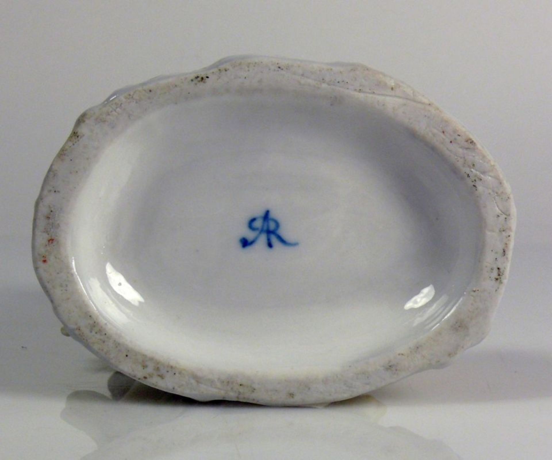 Porzellanfigur (1.H.20.Jh.) "Putto" mit Pflug; Porzellan farbig staffiert und unter Glasur bemalt; - Bild 6 aus 6