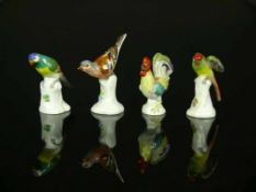 4 div. kleine Tierfiguren (Meissen, 20.Jh.) jeweils farbige Unterglasurmalerei; 3 Vögel, 1 Hahn,