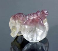 Daum-Kerzenschale (20.Jh.) dickwandiges Glas mit Blütendekor; sich nach oben hellviolett verfärbend;