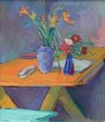 Hirt, Paul (Villingen 1898 - 1951) "Blumenstillleben"; mit Taglilien und Anemonen in 2 Vasen auf