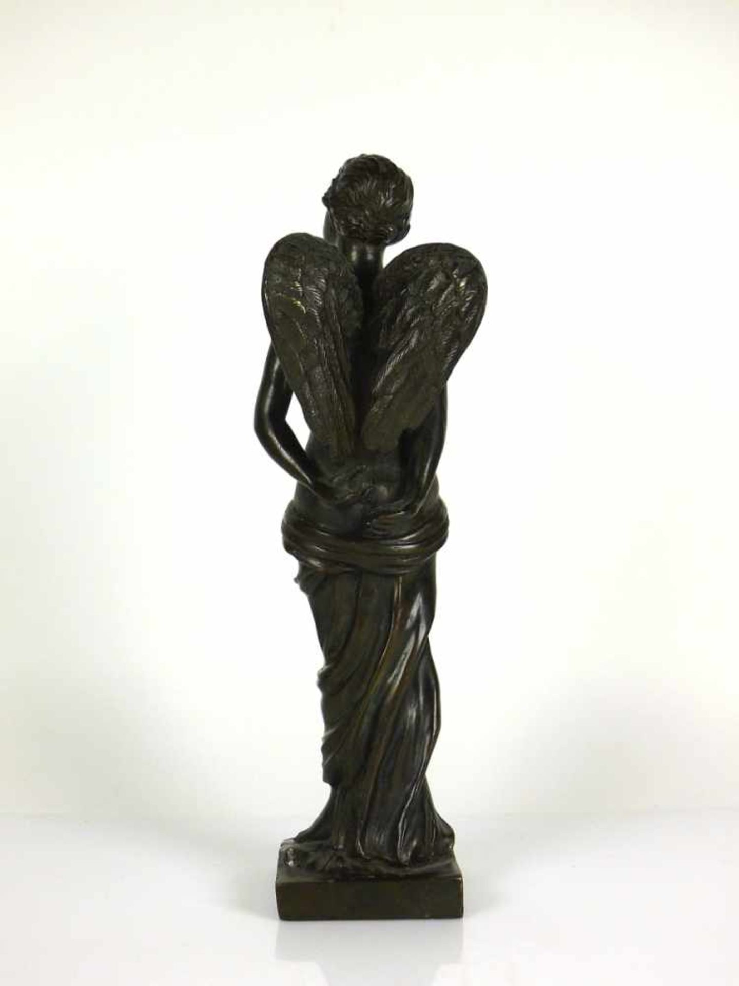 Bronze-Skulptur "Psyche"; als weiblicher, geflügelter Akt; auf quadr. Sockel; dunkel patiniert; H: - Bild 2 aus 6