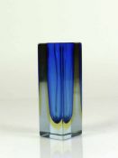 MURANO-Vase quadr. Korpus blau/gelbe unterfangen; H: 11 cm