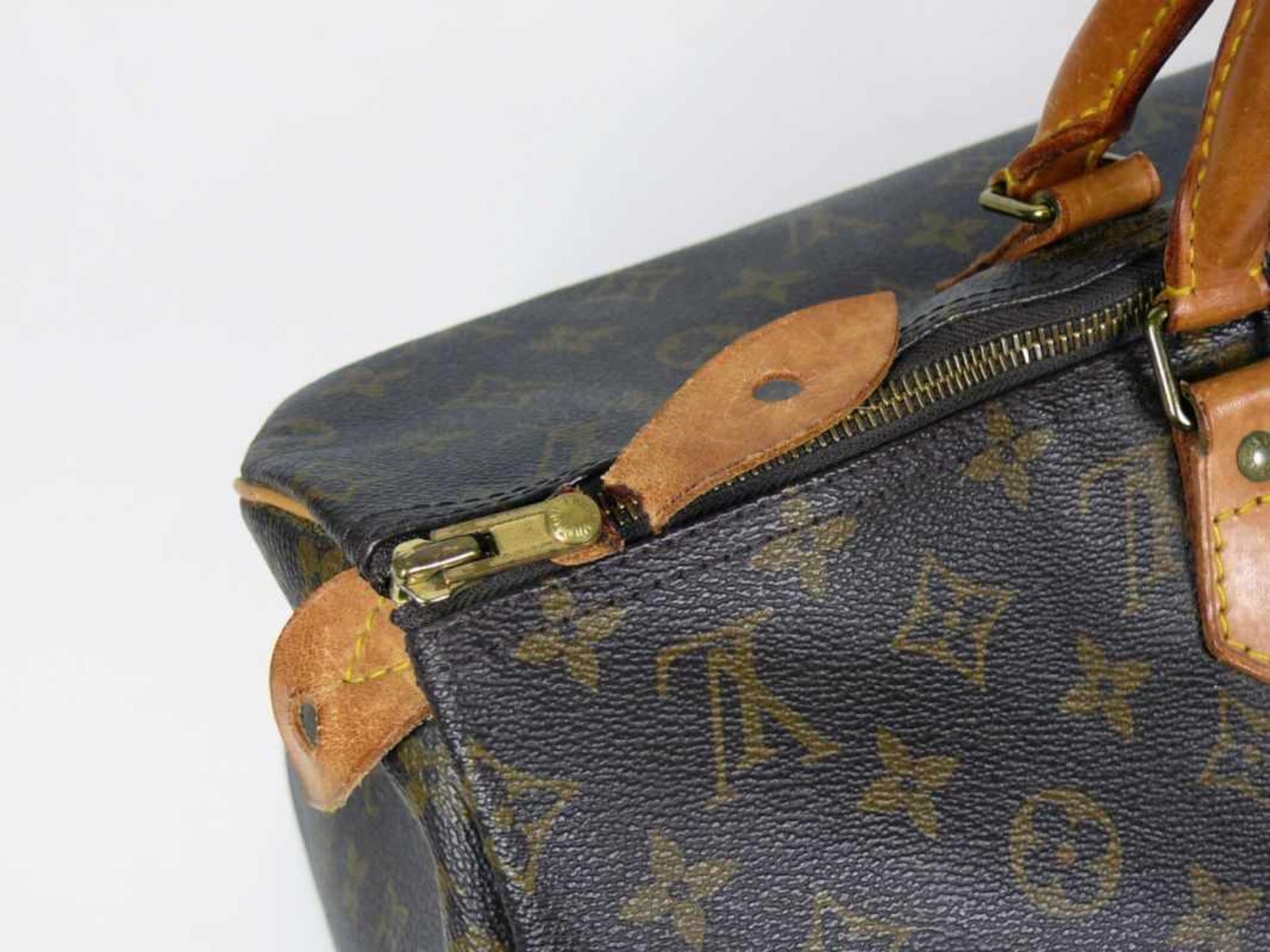 Louis Vuitton-Tasche "Speedy 40"; Monogramm Canvas; schöner und gepflegter Zustand; das Leder hat - Bild 18 aus 18