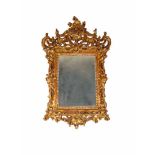 Spiegel (um 1750) Holz geschnitzt und vergoldet; floraler Dekor; Spiegelglas später; 64,5 x 40 cm