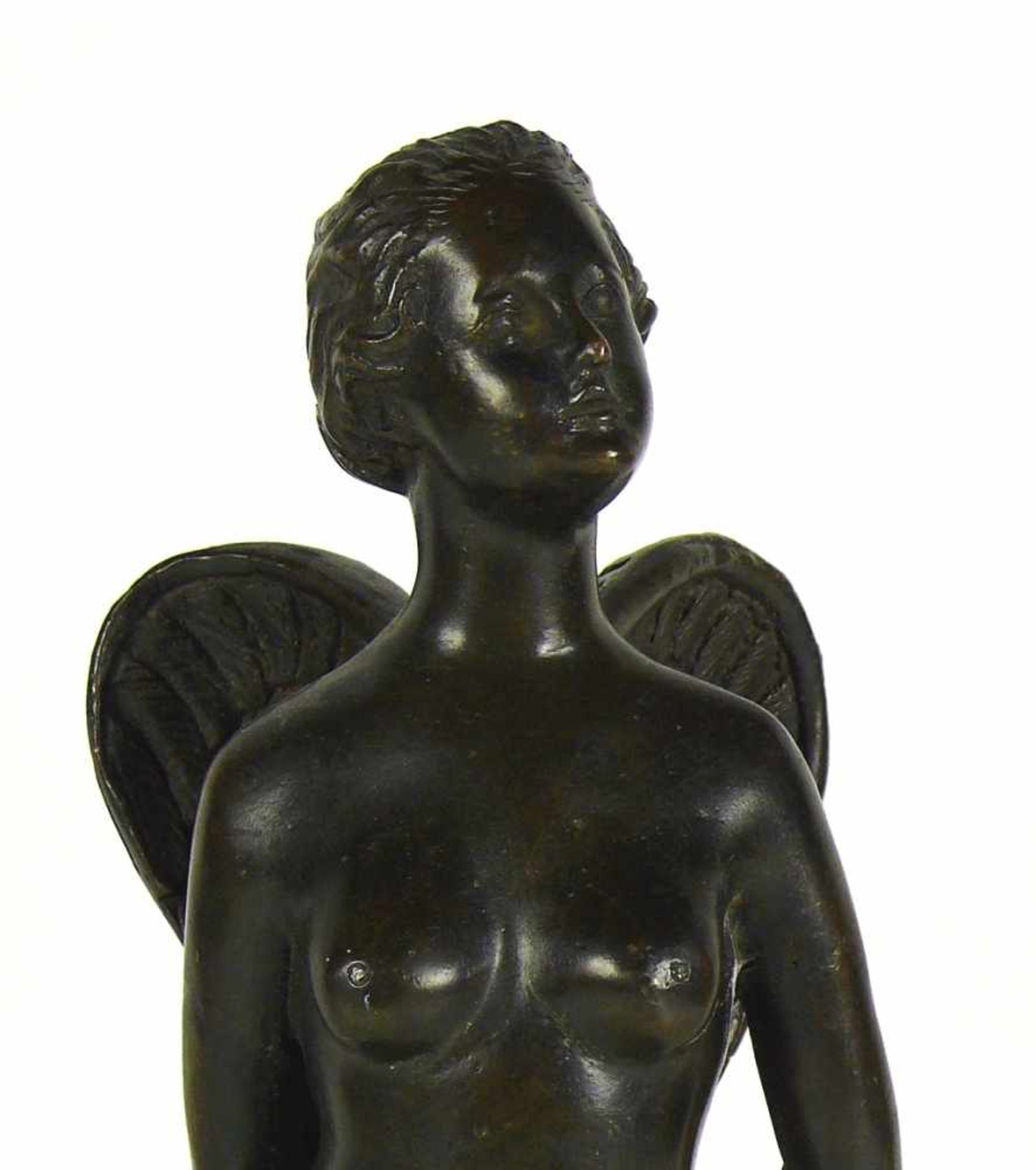 Bronze-Skulptur "Psyche"; als weiblicher, geflügelter Akt; auf quadr. Sockel; dunkel patiniert; H: - Bild 5 aus 6