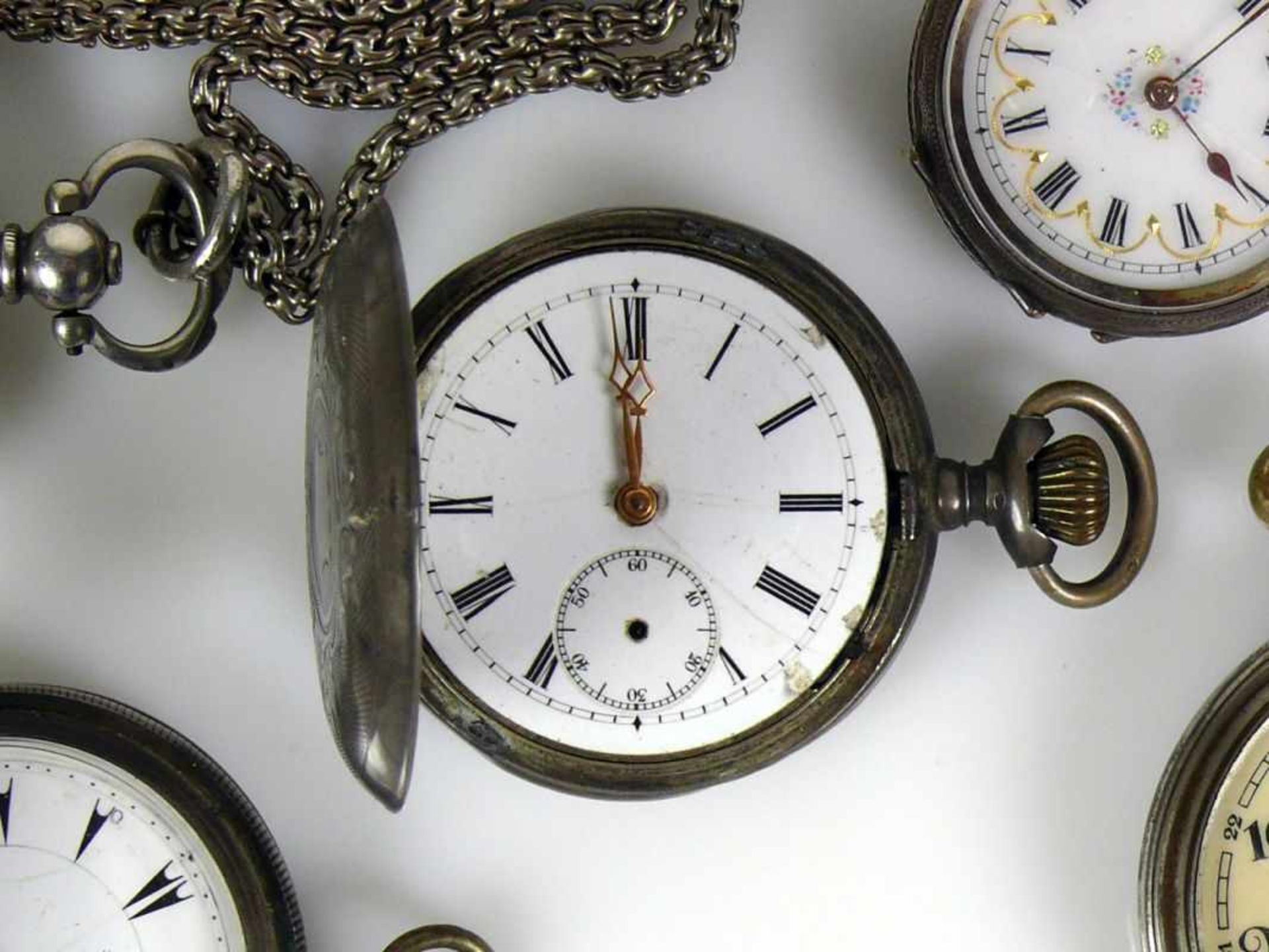 7 div. Taschenuhren vorwiegend Silber; davon 3 Savonetten; 1x mit Uhrenkette; überholungsbedürftig - Bild 4 aus 8