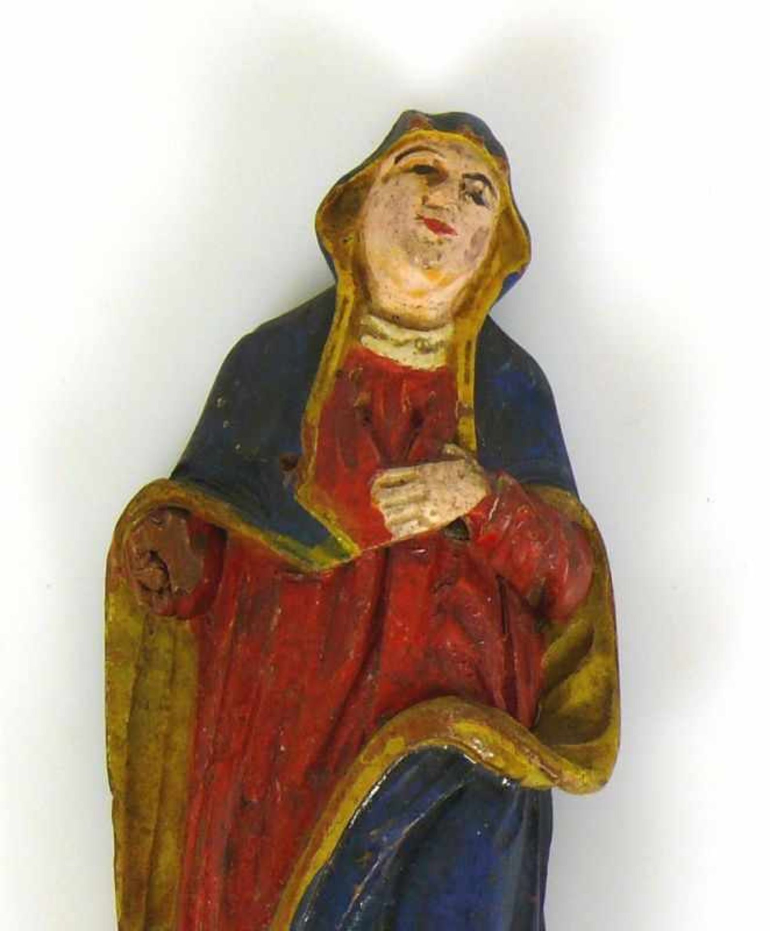 Madonna (Oberammergau, Ende 18.Jh.) auf Sockel (dieser später); Holz geschnitzt, farbig gefasst; - Bild 2 aus 4