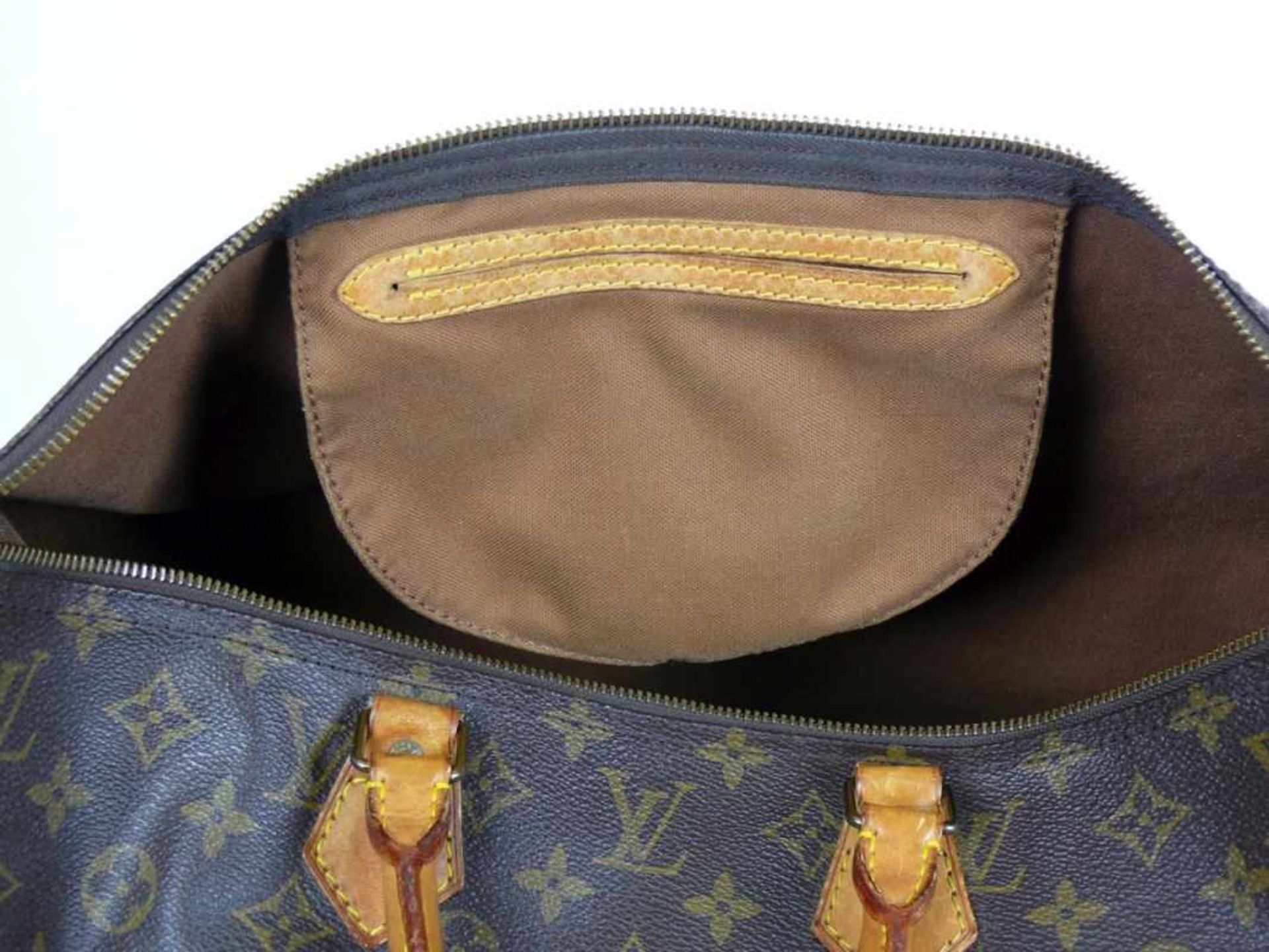 Louis Vuitton-Tasche "Speedy 40"; Monogramm Canvas; schöner und gepflegter Zustand; das Leder hat - Bild 3 aus 18