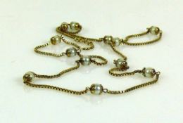 Halskette 18ct GG; mit 12 kleinen gefassten Zuchtperlen; L: 59 cm; 13,2g