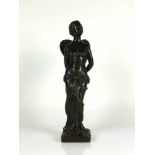 Bronze-Skulptur "Psyche"; als weiblicher, geflügelter Akt; auf quadr. Sockel; dunkel patiniert; H: