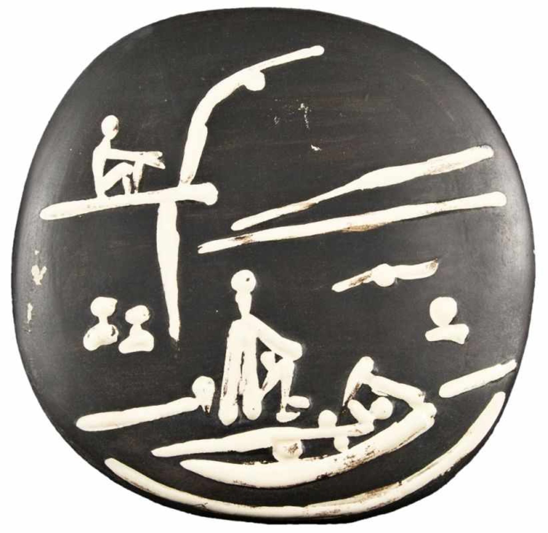 PABLO PICASSO(1881 MALAGA - 1973 MOUGINS)STRANDSZENE, 1956Wandteller, weißes Steingut, schwarz