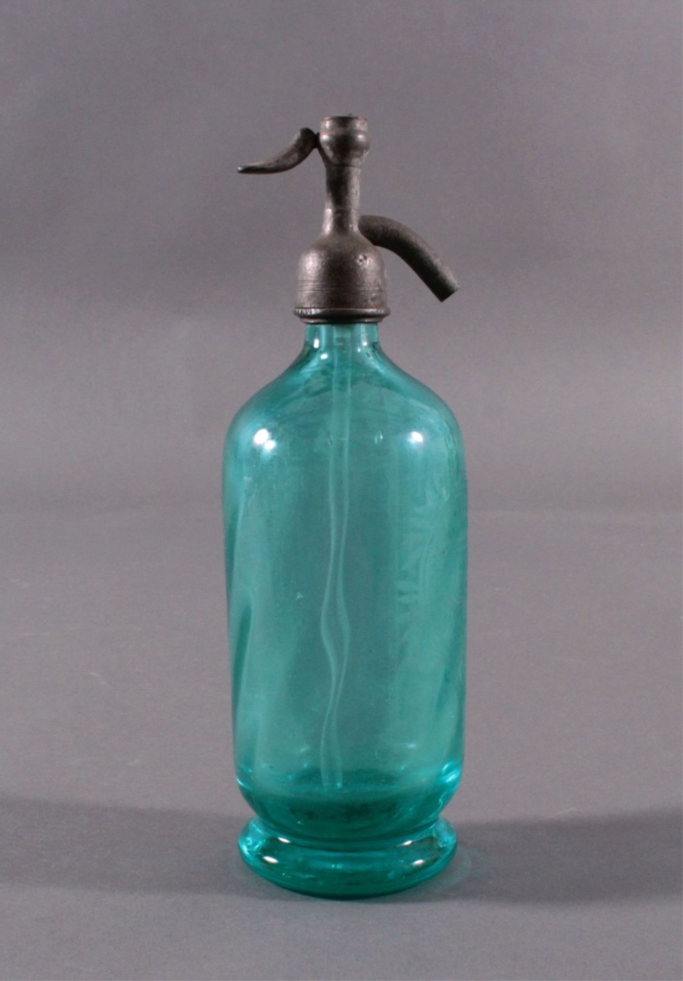 Soda - Flasche aus den 20er/30er JahrenKristall blau, Zinnmontur, auf der Schauseite mit - Bild 2 aus 4