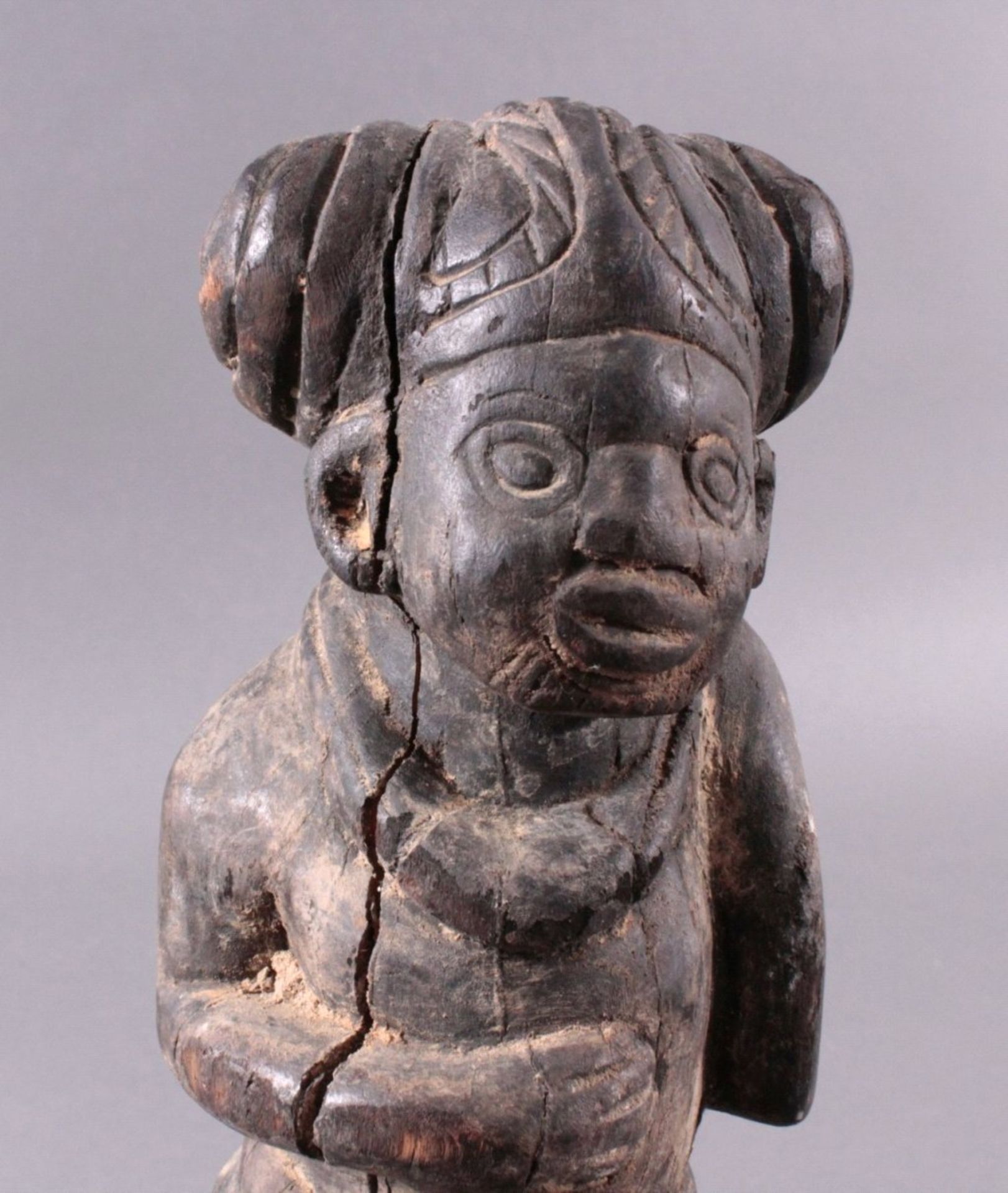Afrikanische Figur 1. Hälfte 20. Jh.Wohl vom Stamm der Nonoli oder Mende, Holz, dunkelpatiniert, - Image 5 of 6