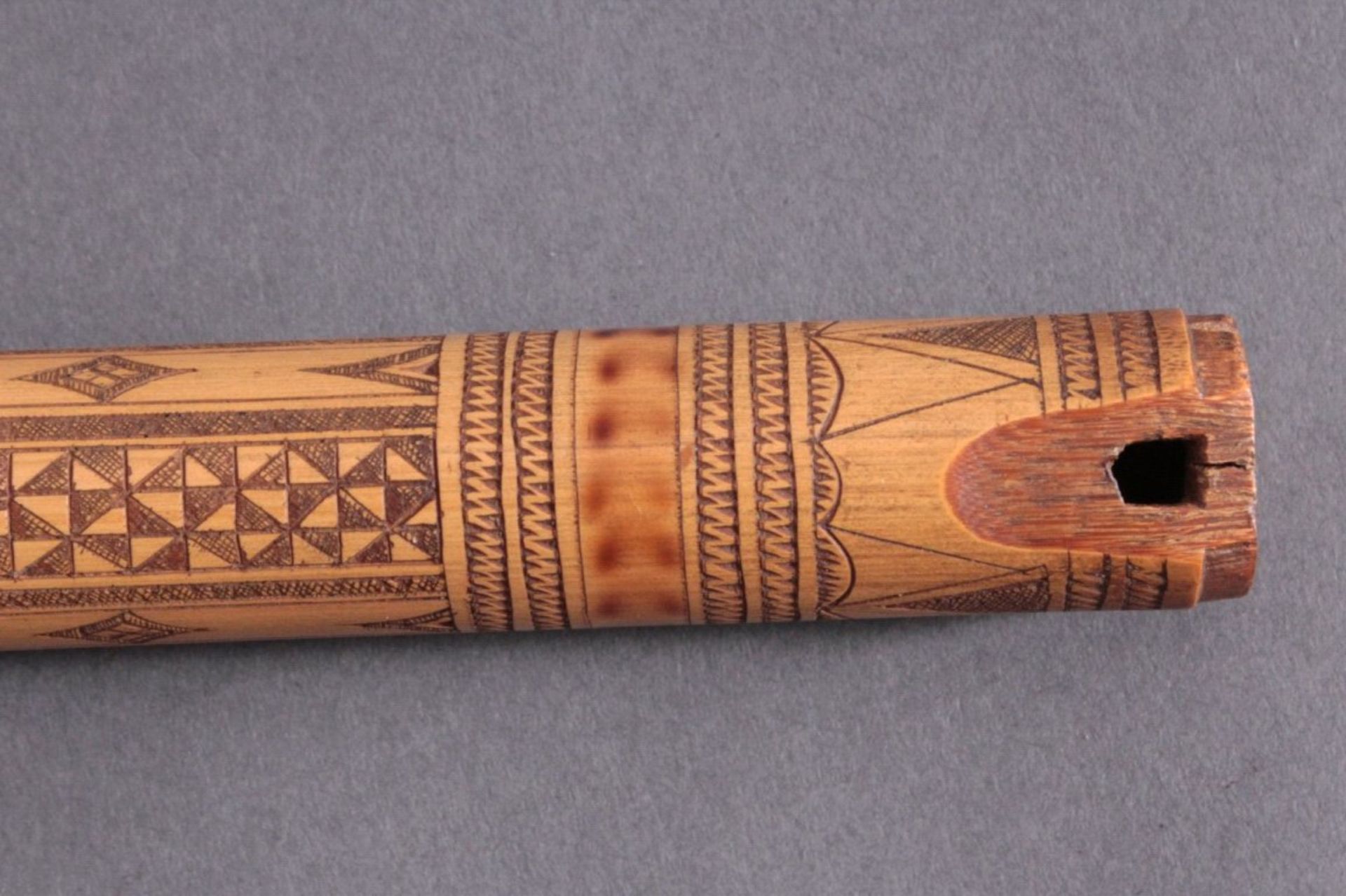 Bambus Flöte um 1900Fein graviert und mit Ornamentik verziert, ca. L- 71 cm.Alters- und - Bild 4 aus 4