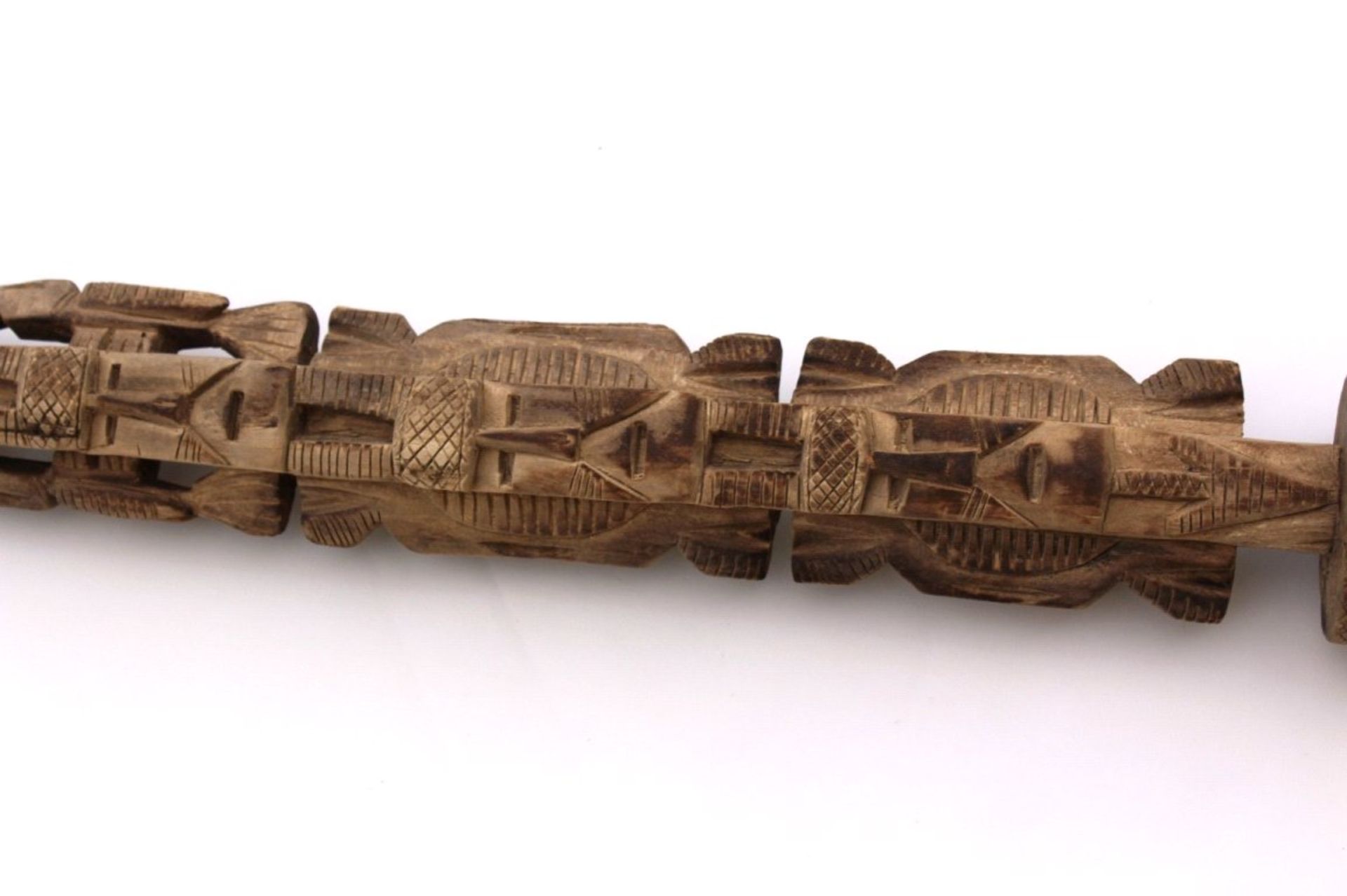 Afrikanischer Pfosten, 1. Hälfte 20. Jh.Südafrika, hellbraunes Holz, teils durchbrochen geschnitztin - Bild 3 aus 5