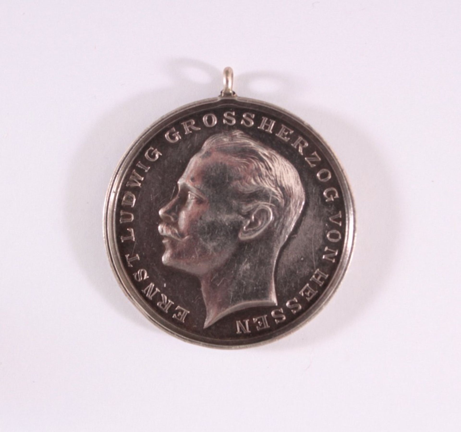 Ehrenzeichen Ernst Ludwig 1894-1918Für Tapferkeit, Silber, in sehr guter Erhaltung, ca. D- 3,3cm