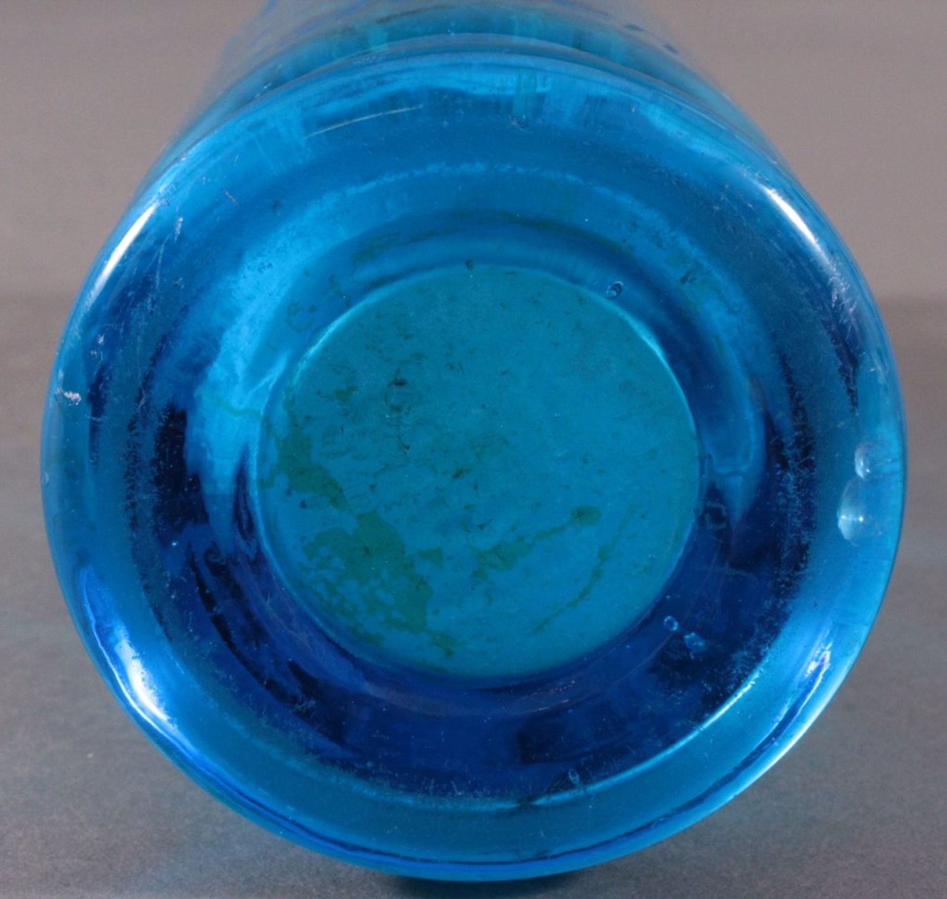 Soda - Flasche aus den 20er/30er JahrenKristall blau, Zinnmontur, auf der Schauseite mit GravurJ. - Bild 6 aus 6