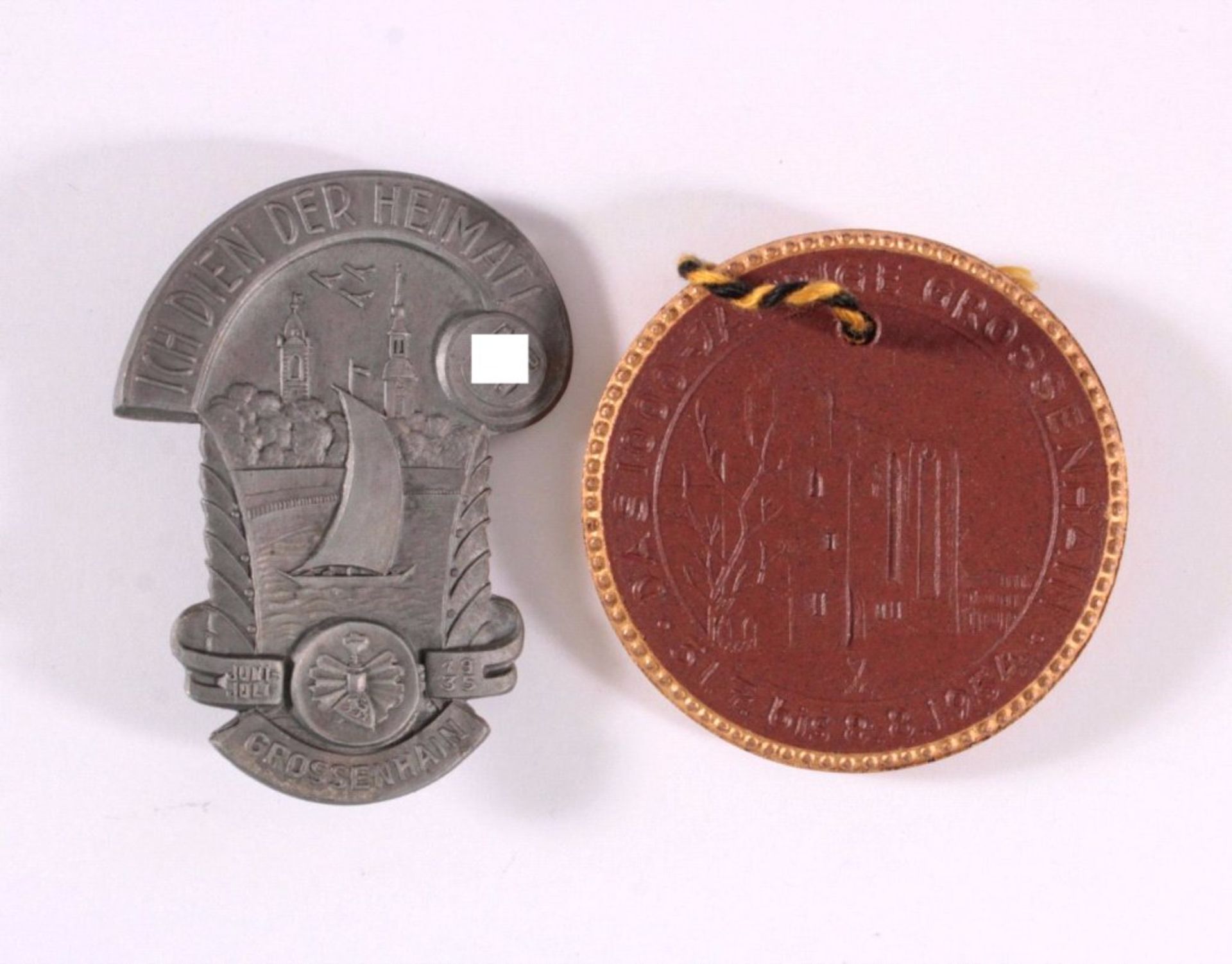 2 Abzeichen Grossenhain1x Ich dien der Heimat 1935, ca. H- 5 cm.1x Böttger Steinzeug Medaille,