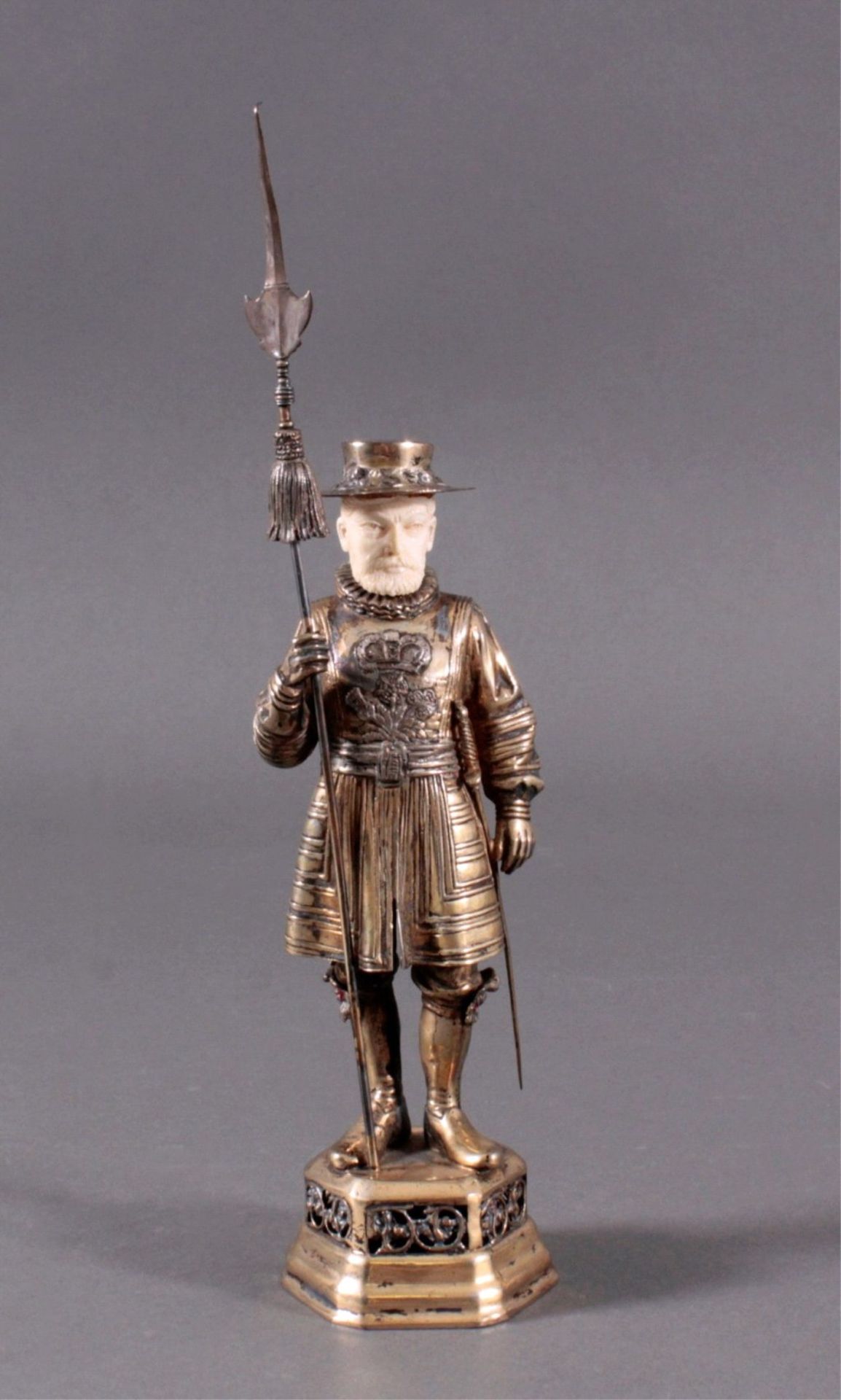 Historismus-Silber-Elfenbein-Figur925er, teilvergoldet/Elfenbein, um 1900 auf durchbrochenem,