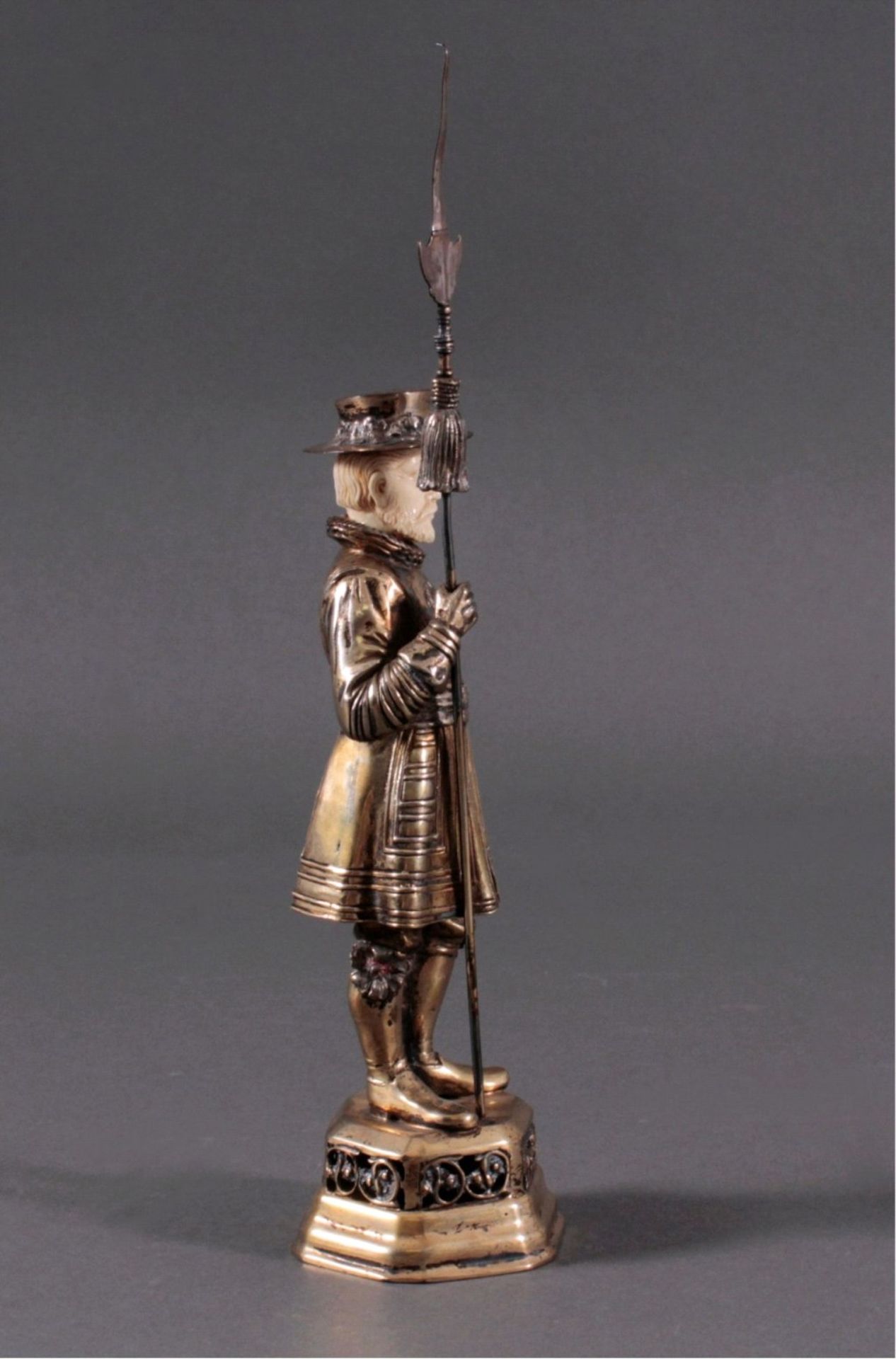 Historismus-Silber-Elfenbein-Figur925er, teilvergoldet/Elfenbein, um 1900 auf durchbrochenem, - Image 3 of 6