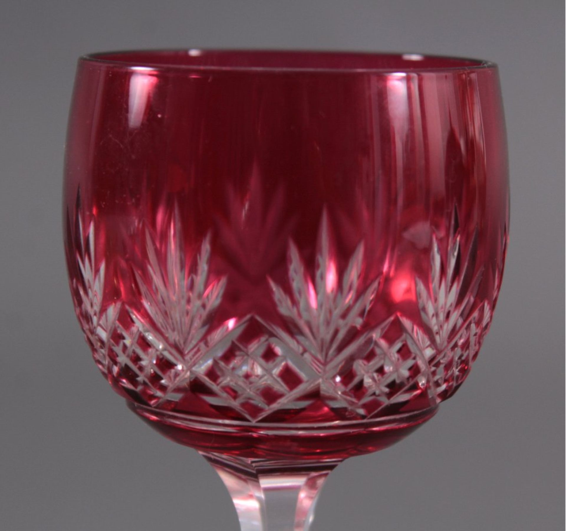 Art Deco Gläser, Wein und LikörRömer/Stängelglas aus farblosem Glas, Kuppa rot überfangenmit - Bild 5 aus 6