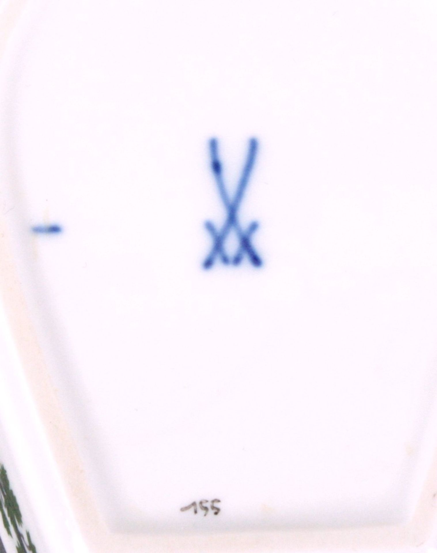Aschenbecher Meissen, Weinlaub, 1. WahlBlaue Schwertermarke unter Glasur, 20. Jh., ca. 8 x 6 x 2 cm - Bild 2 aus 2