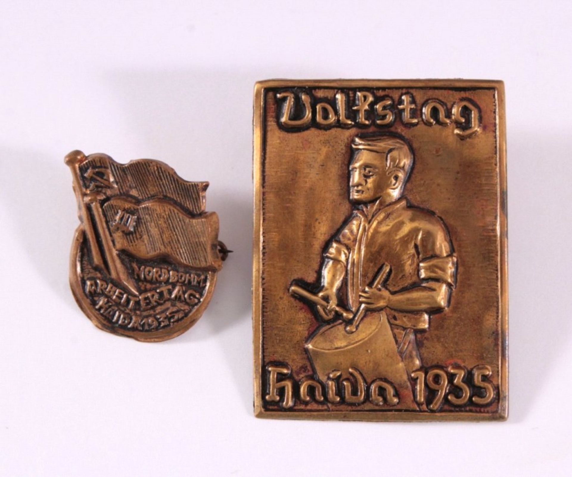 2 Veranstaltungsabzeichen Haida1x Volkstag Haida 1935, ca. H- 4,1 cm.1x Nordböhmischer Arbeitertag