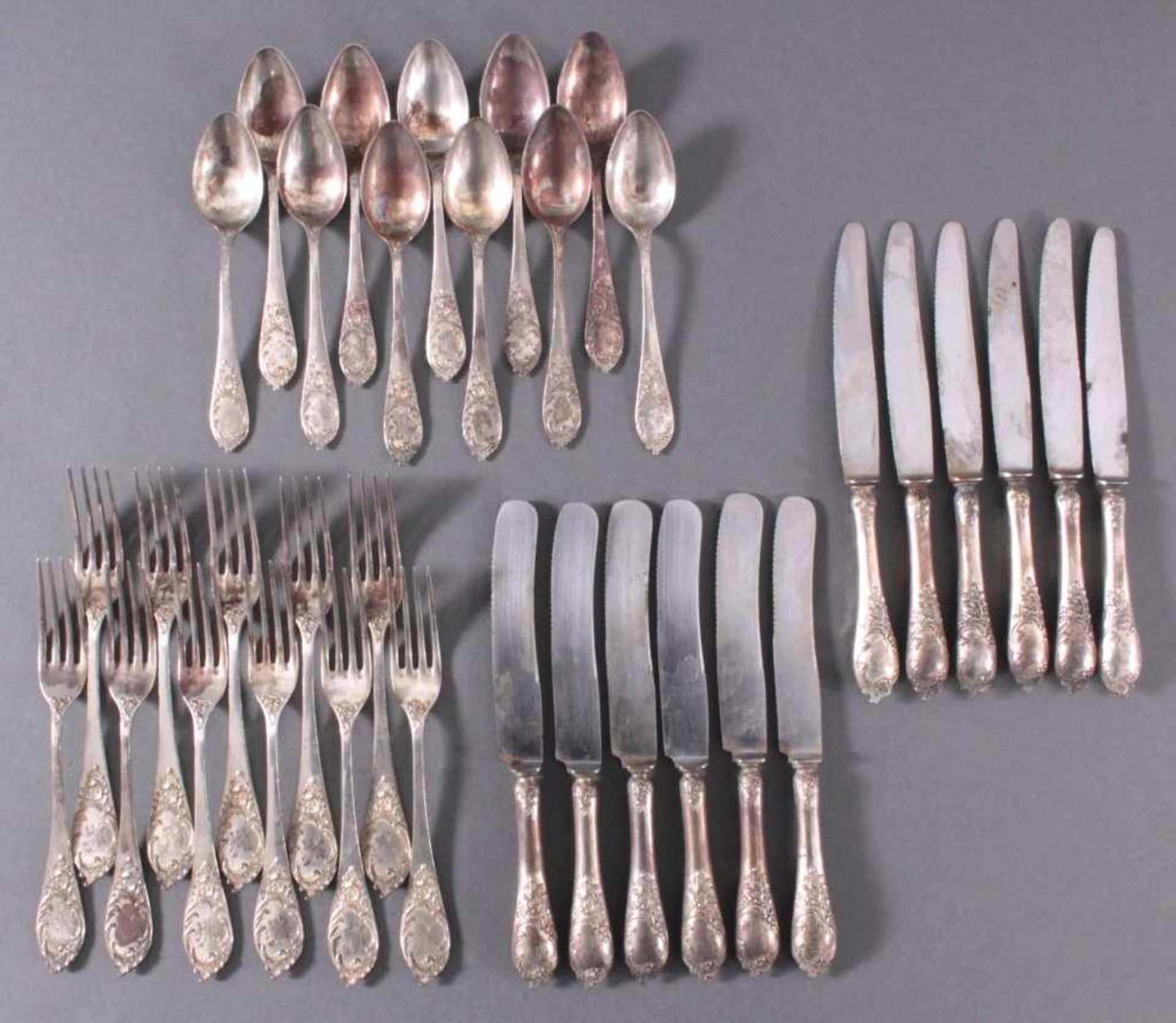 Antikes Silberbesteck. Bruckmann & Söhne800er Silber. Unvollstädigt, 11 Gabeln, 12 Messer,